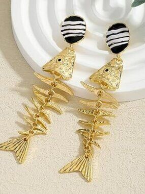 Really Cute Fish Earrings Gold Tone Dangle Drop Boho Beach Vacation Jewelry